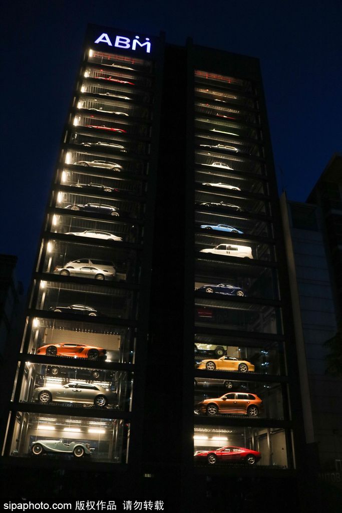 投幣買豪車！新加坡現世界最高汽車自動售貨機達15層樓