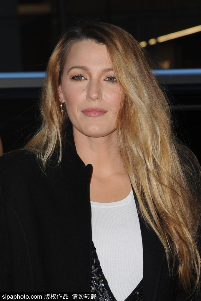 “緋聞女孩”布萊克·萊弗利二度當媽后 黑裝現(xiàn)身面容成熟