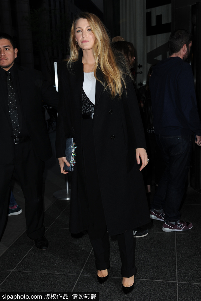 “緋聞女孩”布萊克·萊弗利二度當(dāng)媽后 黑裝現(xiàn)身面容成熟