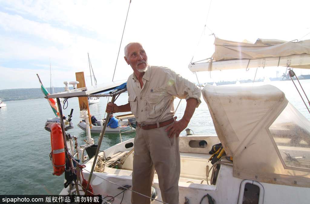 別再拿年齡當借口 八旬老人獨自完成環球航行像“英雄”一樣歸來