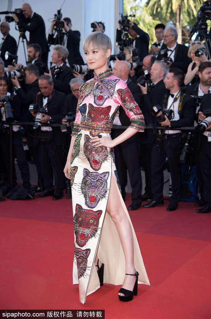 李宇春再次亮相戛納電影節(jié) 復古旗袍被評最佳著裝