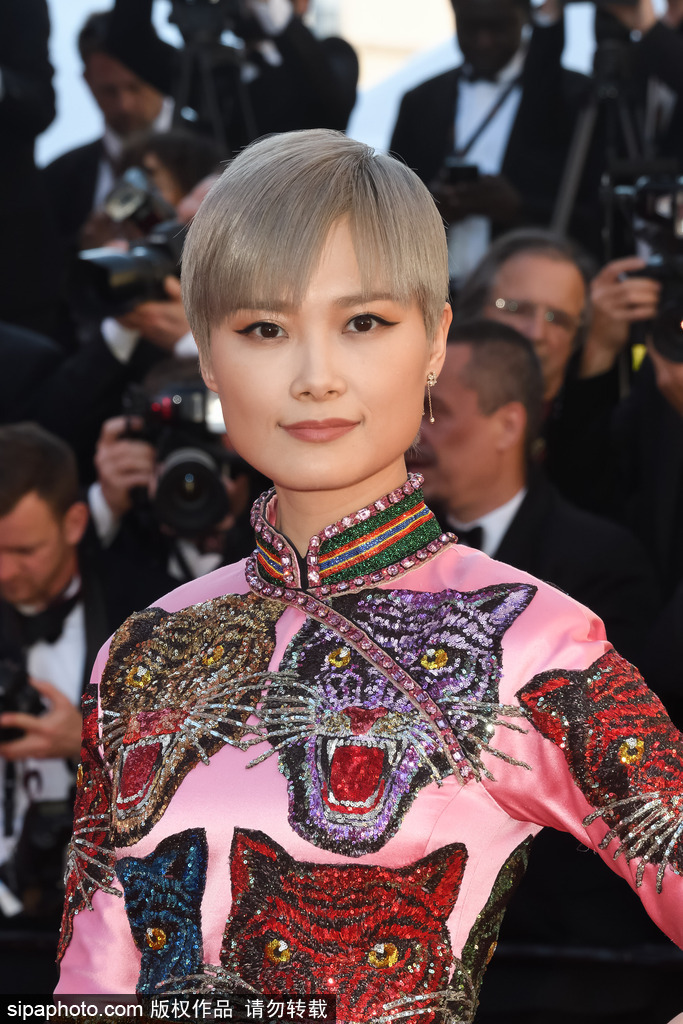 李宇春再次亮相戛納電影節(jié) 復古旗袍被評最佳著裝