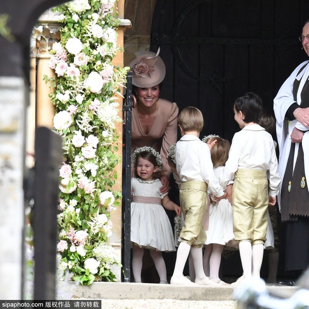 妹妹結(jié)婚凱特王妃忙壞了 照顧倆萌娃場(chǎng)面溫馨有愛(ài)