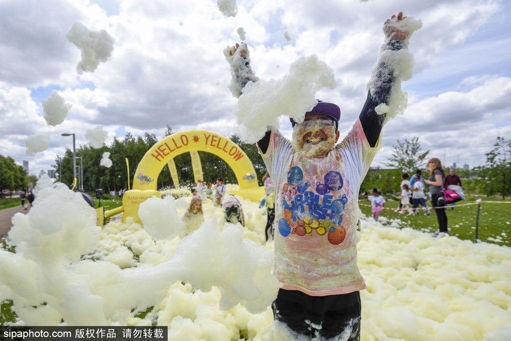 地球上最開心的五公里！英國泡泡跑歡樂來襲嗨翻天