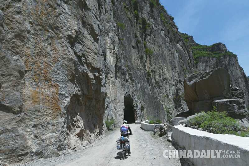 天險(xiǎn)公路成“網(wǎng)紅”(組圖)