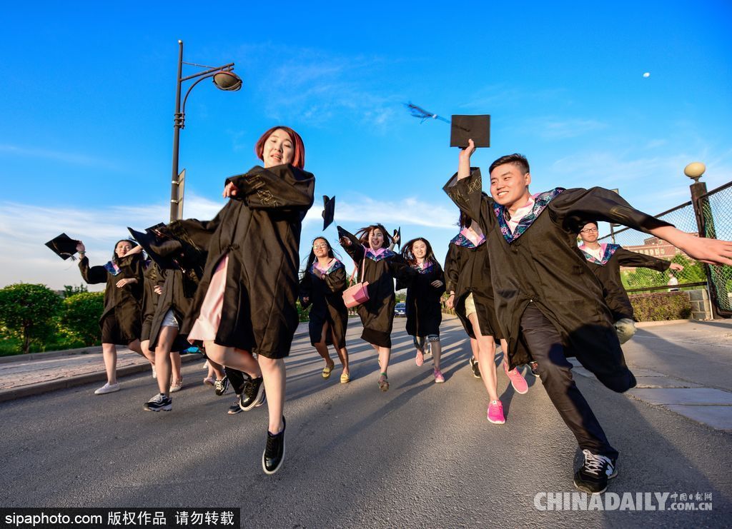 盤點創意畢業照 哪個是你的青春？