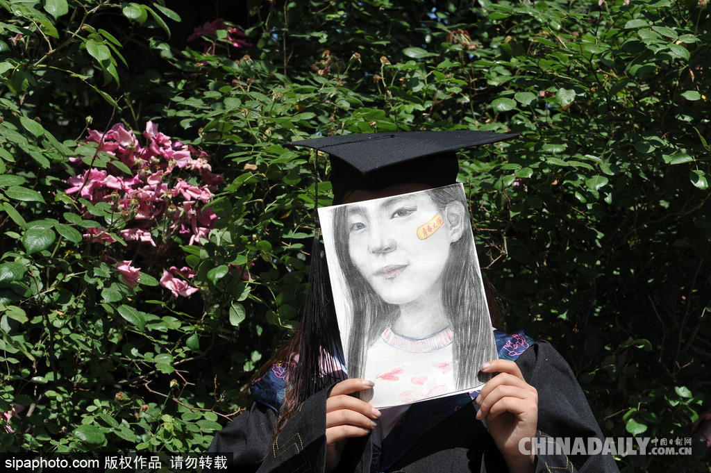 盤點創(chuàng)意畢業(yè)照 哪個是你的青春？