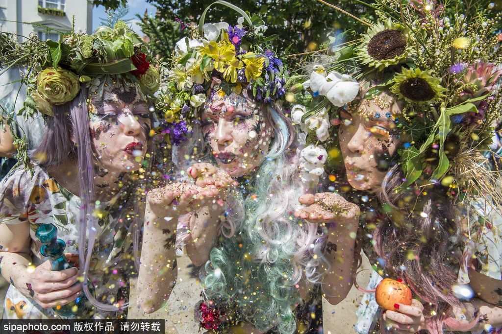 英國切爾西花展時裝展 模特變身彩色花仙子