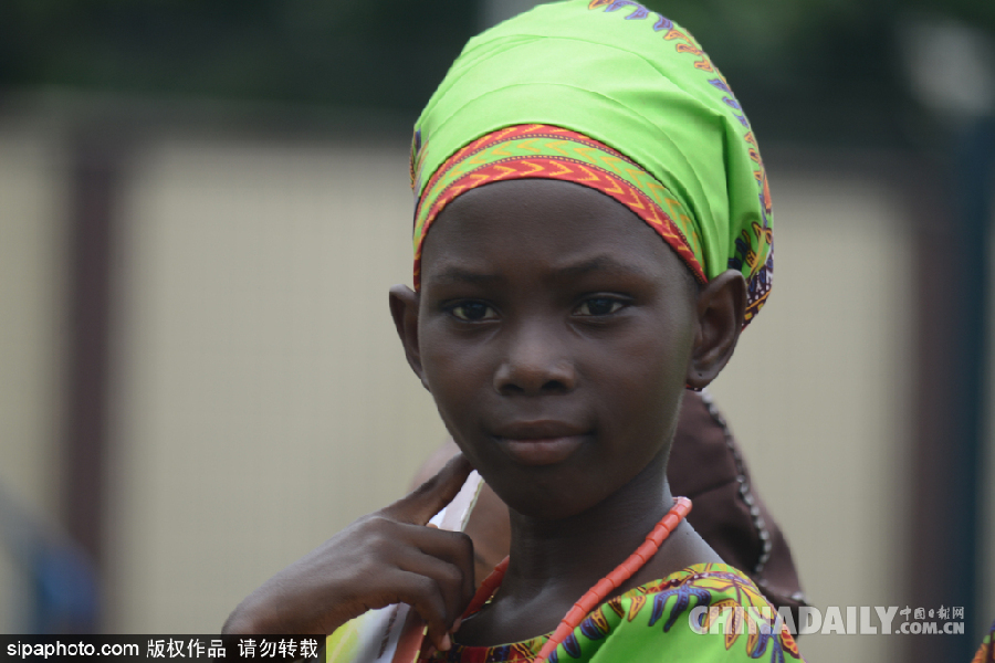 尼日利亞兒童節 小朋友身著各色服飾表演慶祝
