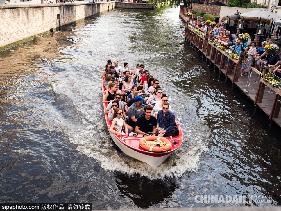 比利時布魯日迎來旅游旺季 夏日風(fēng)光清新亮麗