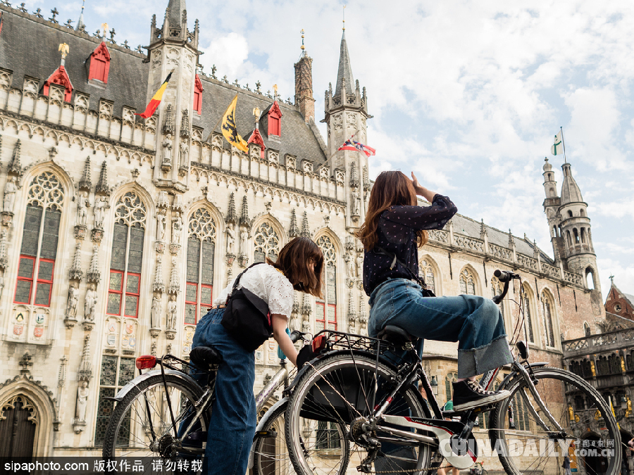比利時(shí)布魯日迎來(lái)旅游旺季 夏日風(fēng)光清新亮麗