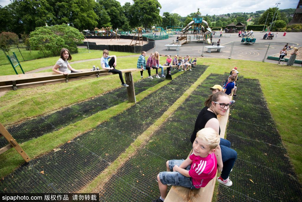 英國再現世界第一個兒童滑梯 距今九十多年竟沒有邊沿