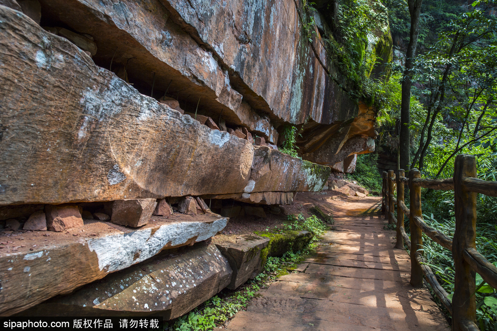 真的美哭了！ 盤點國內(nèi)最美喀斯特地貌