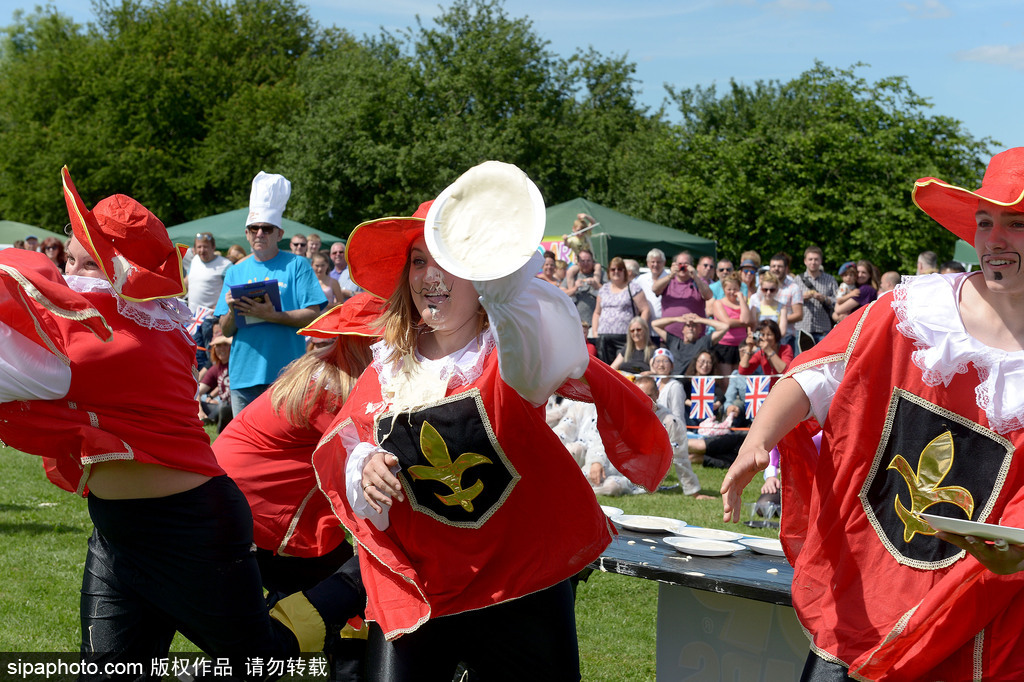 第50屆世界奶油派投擲大賽歡樂來襲 眾選手互擲餡餅不亦樂乎