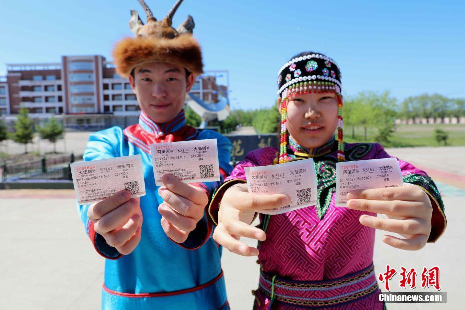 “高考專(zhuān)列”開(kāi)行15年 兩萬(wàn)多名邊遠(yuǎn)考生受益(組圖)