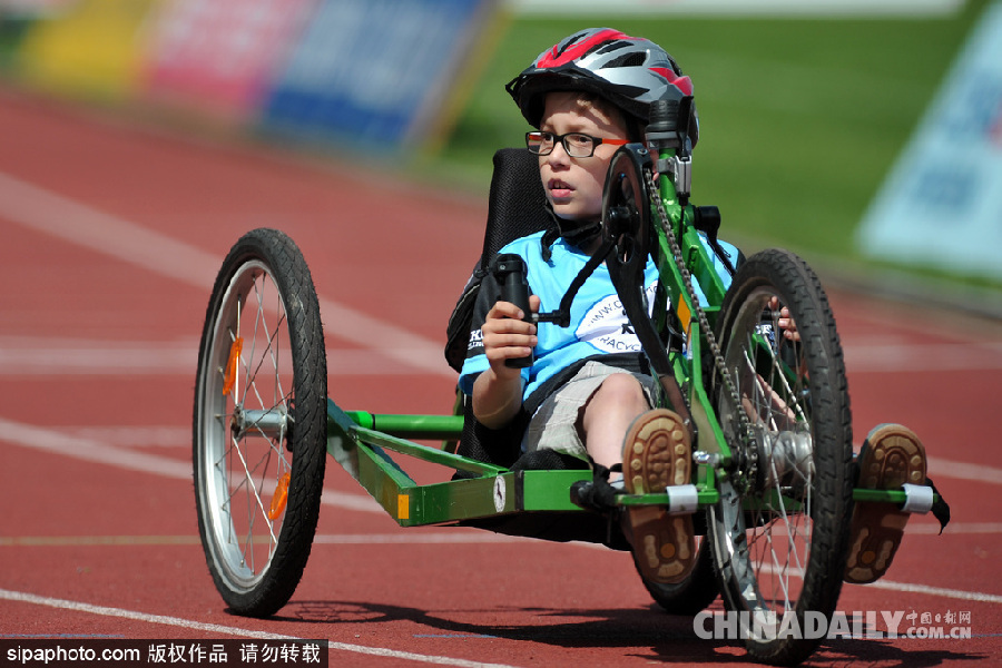 點燃生命之火 捷克舉行殘疾人田徑比賽助殘疾兒童享受運動樂趣