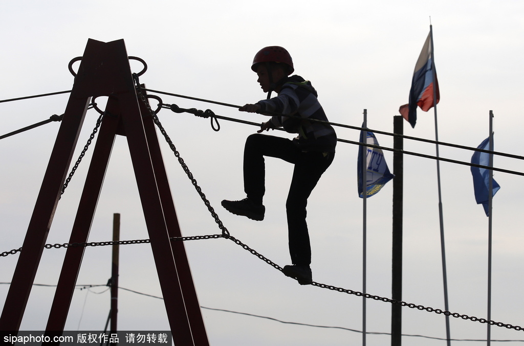 戰(zhàn)斗民族萌娃不簡(jiǎn)單 俄羅斯緊急情況部組織兒童夏令營(yíng)