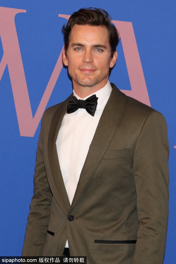 “孔雀”馬特·波莫帥氣挺拔 湛藍色瞳孔深情款款