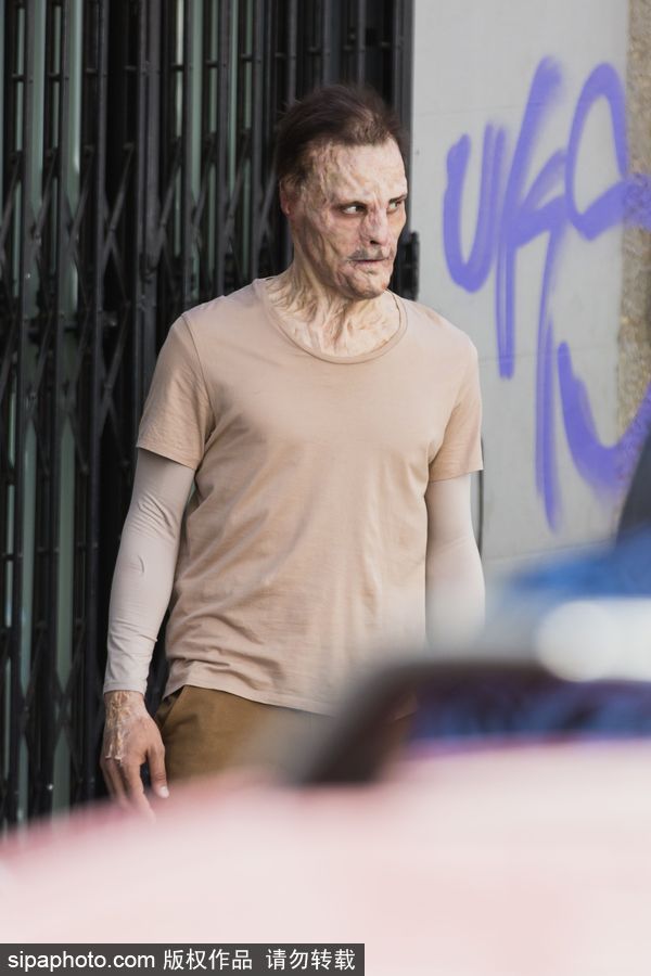 電影《皮囊》拍攝片場 西班牙男模面色猙獰帥氣面龐不再