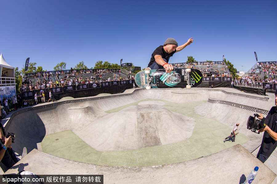 瑞典：紅牛Vans滑板賽馬爾默開(kāi)幕 極限牛人上演超酷特技