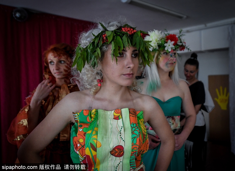 不輸超模！俄羅斯女子監(jiān)獄舉行時裝秀