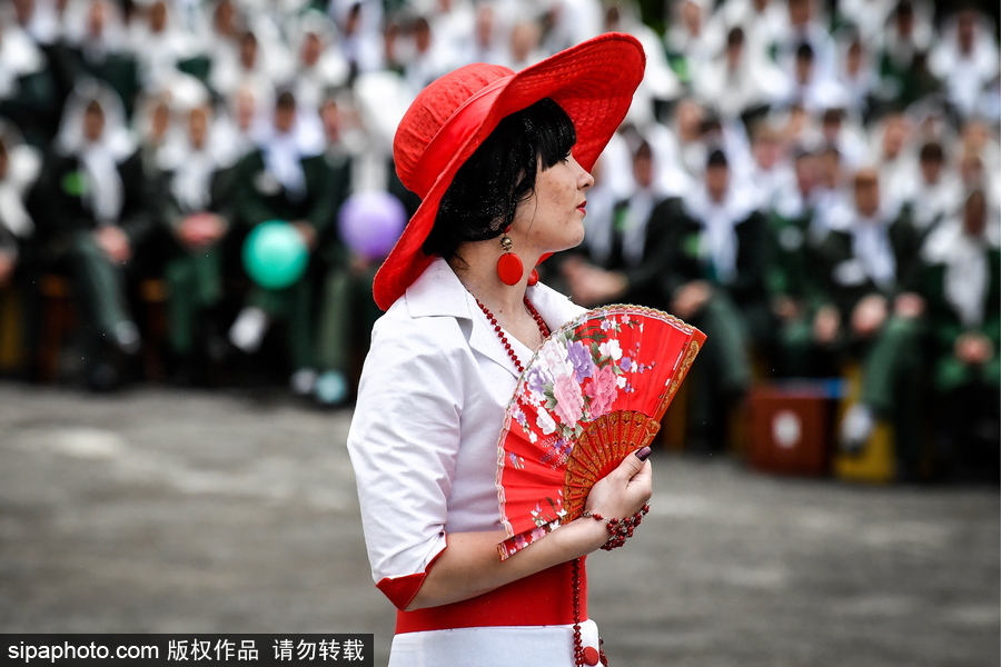 不輸超模！俄羅斯女子監(jiān)獄舉行時裝秀