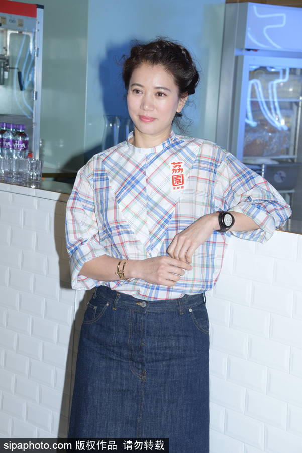 袁詠儀自曝去餐廳吃飯責(zé)罵老公兒子只顧玩手機(jī)