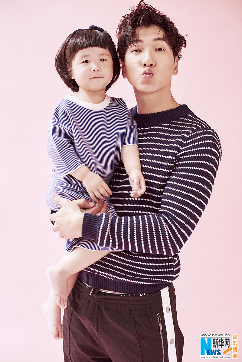 張亮女兒兩歲生日曝親子寫真 鏡頭感不輸爸爸