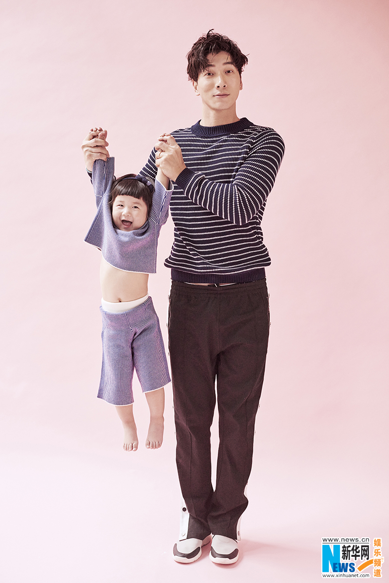 張亮女兒兩歲生日曝親子寫真 鏡頭感不輸爸爸