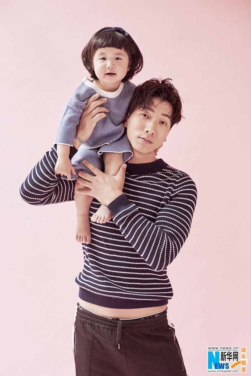 張亮女兒兩歲生日曝親子寫真 鏡頭感不輸爸爸