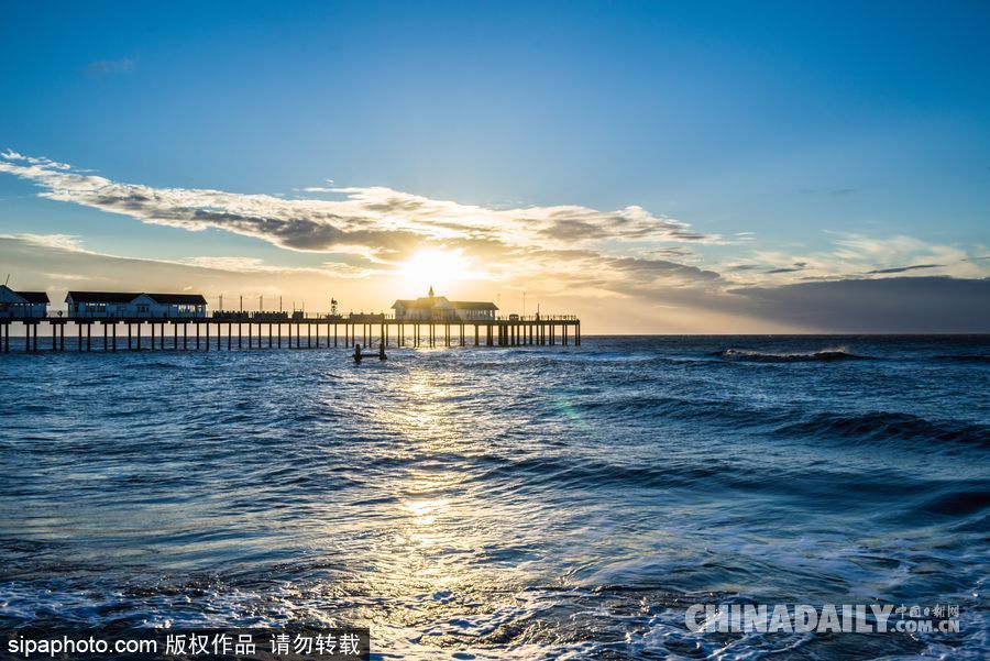 藍(lán)透心扉 英國(guó)索思沃爾德海邊日出透亮絕美