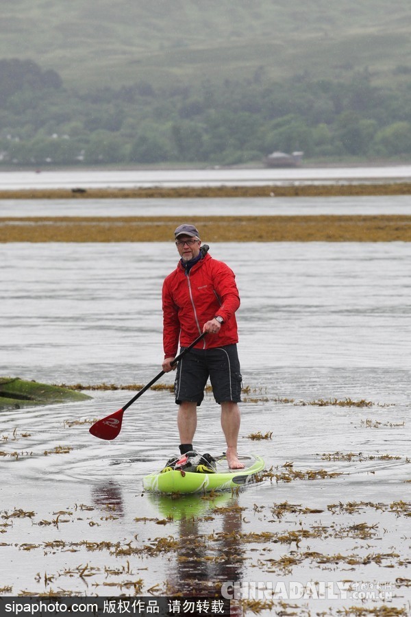 生活真是愜意！英國一男子每天劃船上班