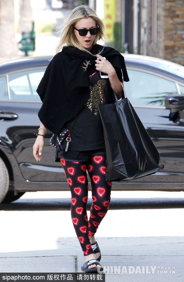 拖鞋終于咸魚翻身了！出街最時髦單品穿給你看