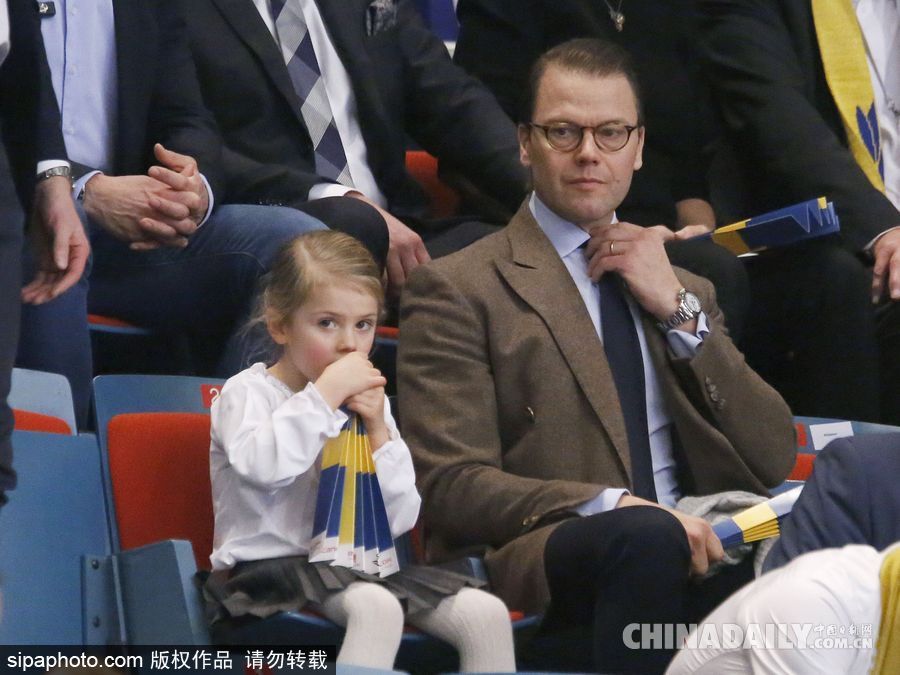 從一本正經(jīng)到逗趣可愛 盤點(diǎn)政界王室老爸與兒女的相處之道