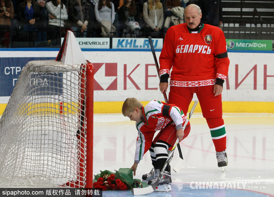 從一本正經到逗趣可愛 盤點政界王室老爸與兒女的相處之道