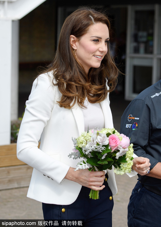 英國凱特王妃出席活動著裝簡約干練