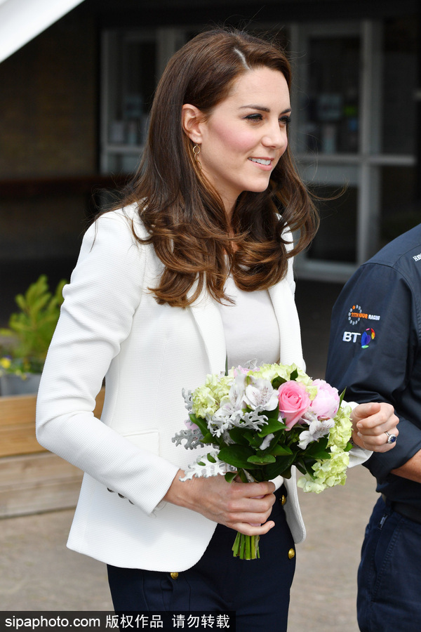 英國凱特王妃出席活動著裝簡約干練