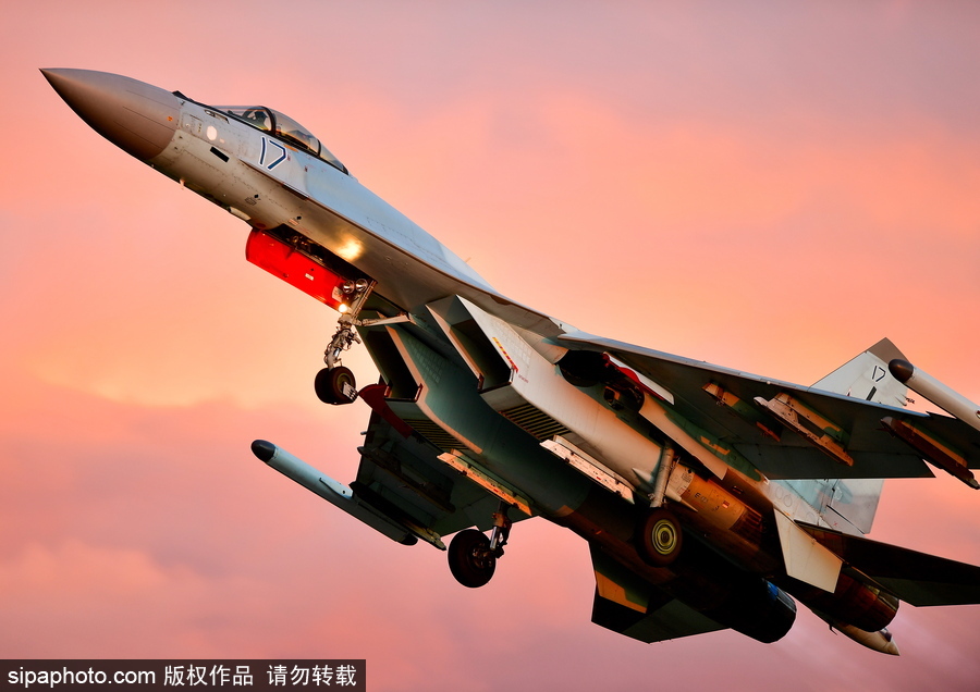 沖上云霄 俄羅斯戰機航空團訓練大片既視感