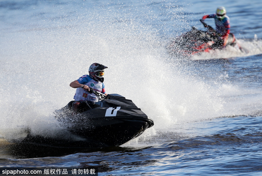 驚險刺激！俄羅斯水上摩托艇錦標賽 眾高手上演水面版速度與激情