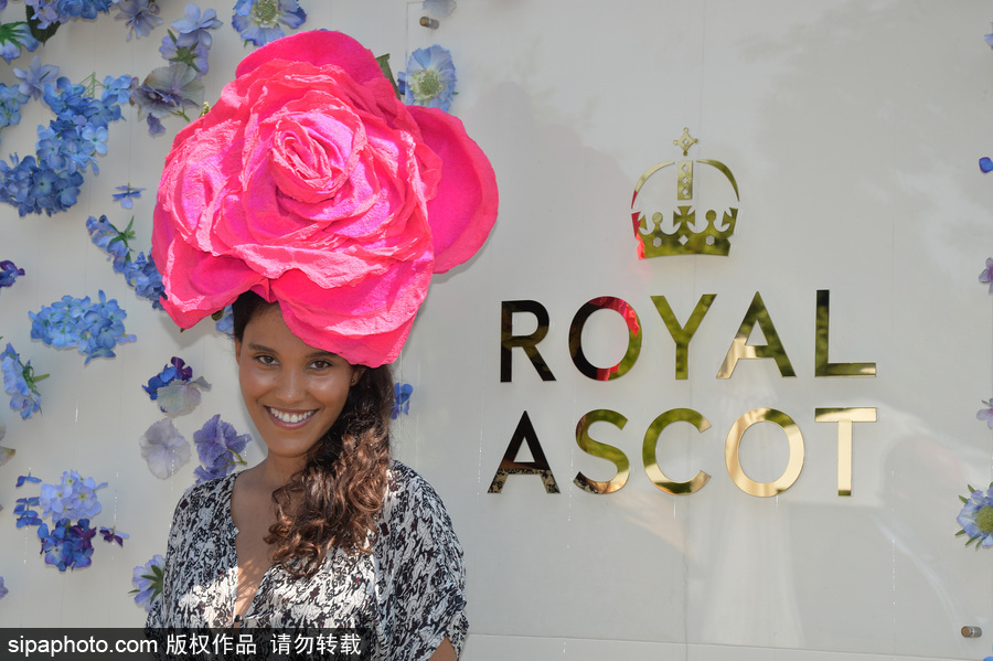 英國皇家阿斯科特賽馬會(huì)開幕 美女云集“貌美如花”