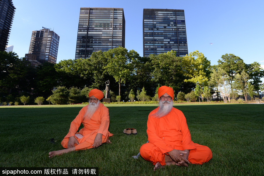 聯合國總部慶祝“國際瑜伽日” 聚集千名愛好者參加瑜伽課程