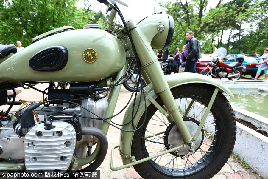 波蘭舉行復古車展 細數(shù)經(jīng)典老爺車停留的歲月