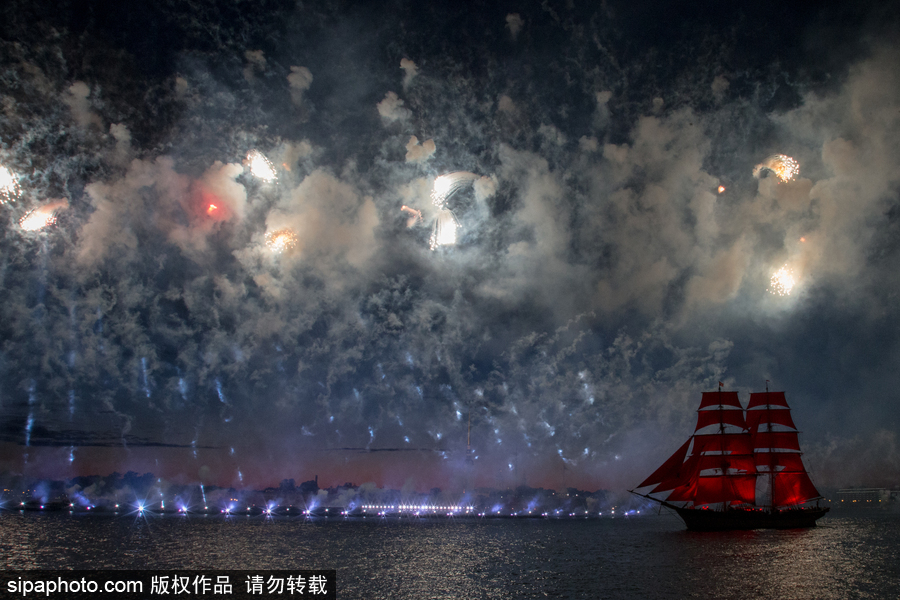 最“紅”的畢業慶典：直掛云帆濟滄海 俄羅斯舉行“紅帆節”慶祝學生畢業