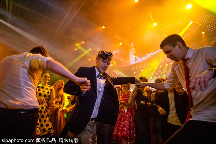 狂歡亦是最好的告別 實拍俄羅斯莫斯科畢業舞會盛況