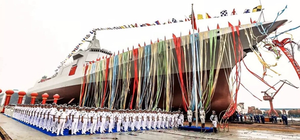 我國新型萬噸級驅逐艦首艦下水 張又俠出席下水儀式并致辭