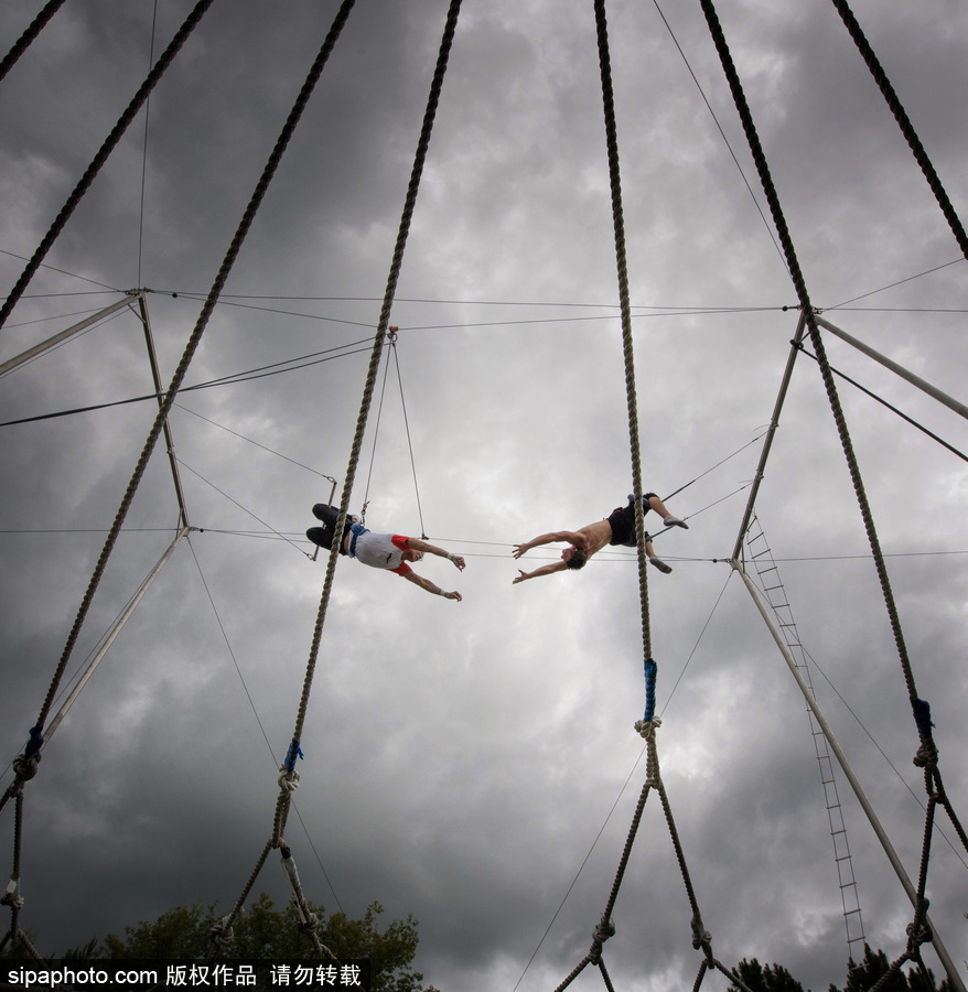 想成為空中飛人嗎？美國(guó)圣克羅伊島開設(shè)高空秋千訓(xùn)練營(yíng)