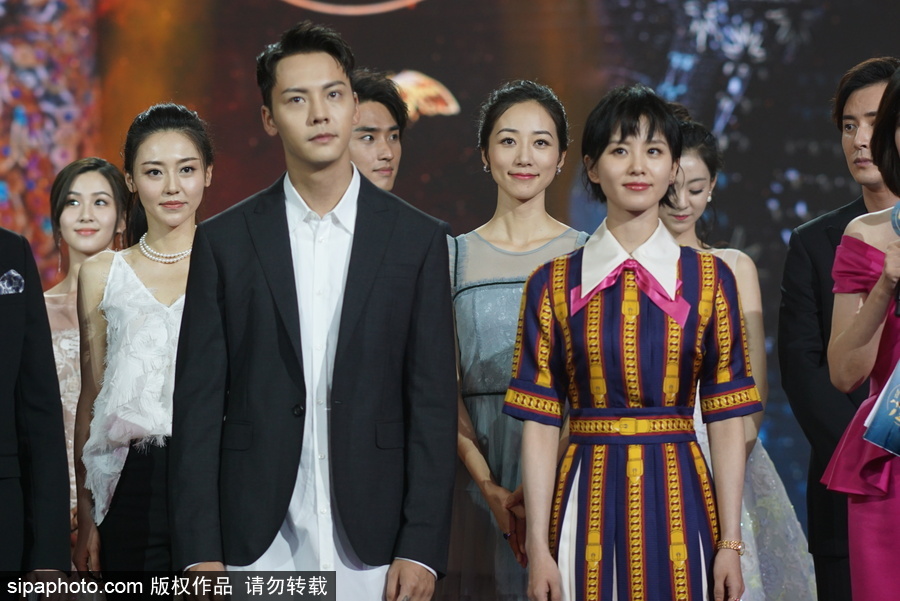 電視劇《醉玲瓏》開播盛典 劉詩詩優雅亮相陳偉霆現場耍寶