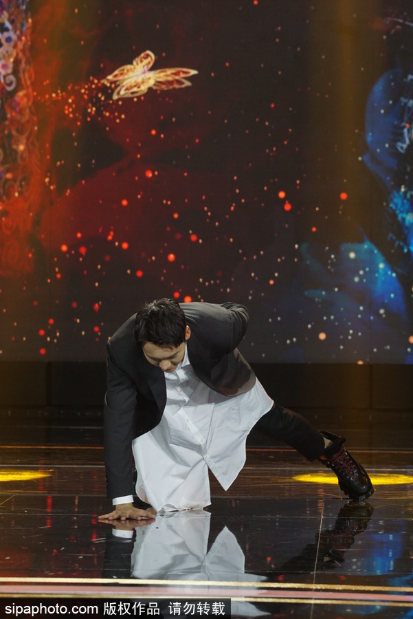 電視劇《醉玲瓏》開播盛典 劉詩詩優雅亮相陳偉霆現場耍寶