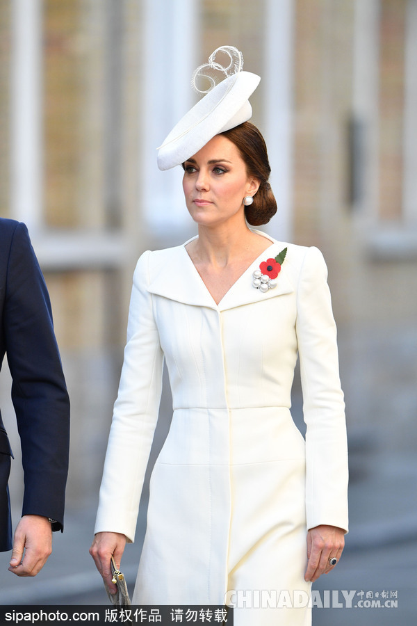 凱特王妃到訪比利時 全白套裝演繹王室優雅