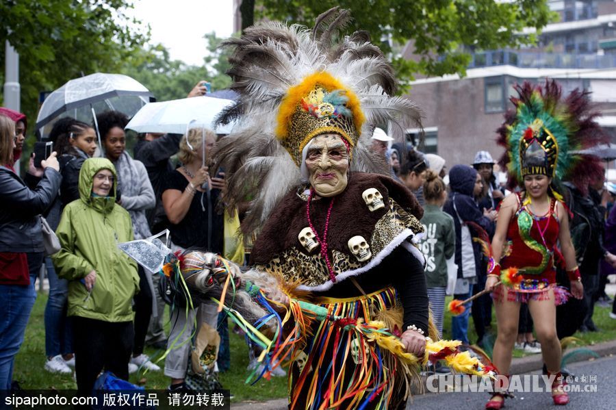 荷蘭鹿特丹夏季嘉年華盛大開幕 全城狂歡色彩斑斕